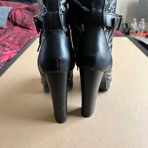 Black ‘pretty mess’ heeled booties.